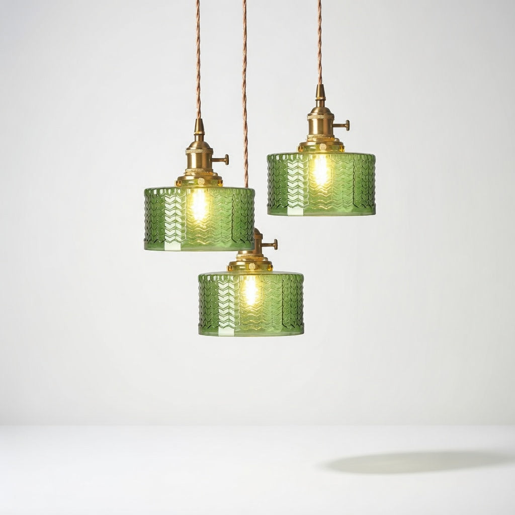 VerreNoble | Élégante Lampe Suspendue en Verre Vert et Laiton