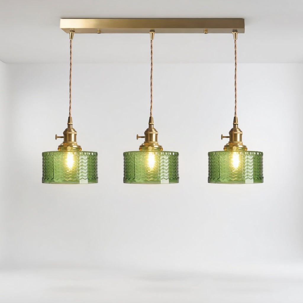 VerreNoble | Élégante Lampe Suspendue en Verre Vert et Laiton