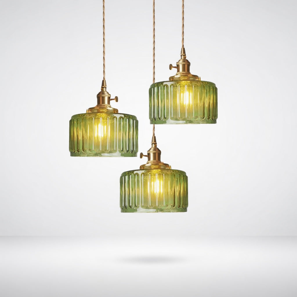 VerreNoble | Élégante Lampe Suspendue en Verre Vert et Laiton