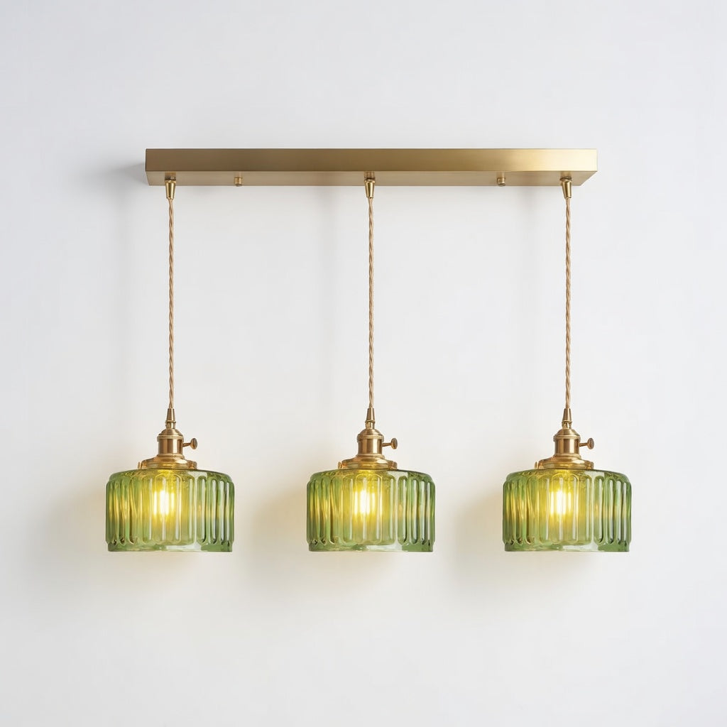 VerreNoble | Élégante Lampe Suspendue en Verre Vert et Laiton