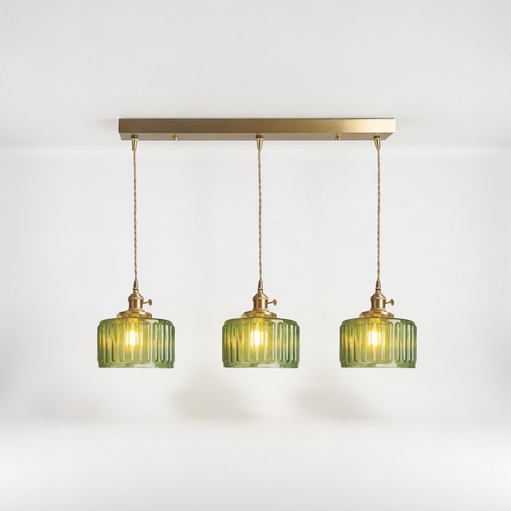 VerreNoble | Élégante Lampe Suspendue en Verre Vert et Laiton