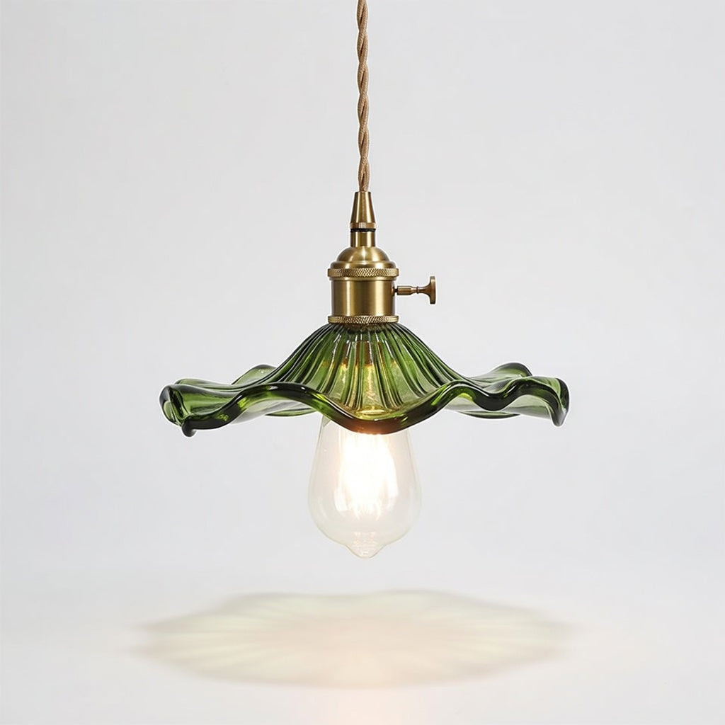 FloraLuxe | Élégante Suspension Fleurie en Verre et Laiton