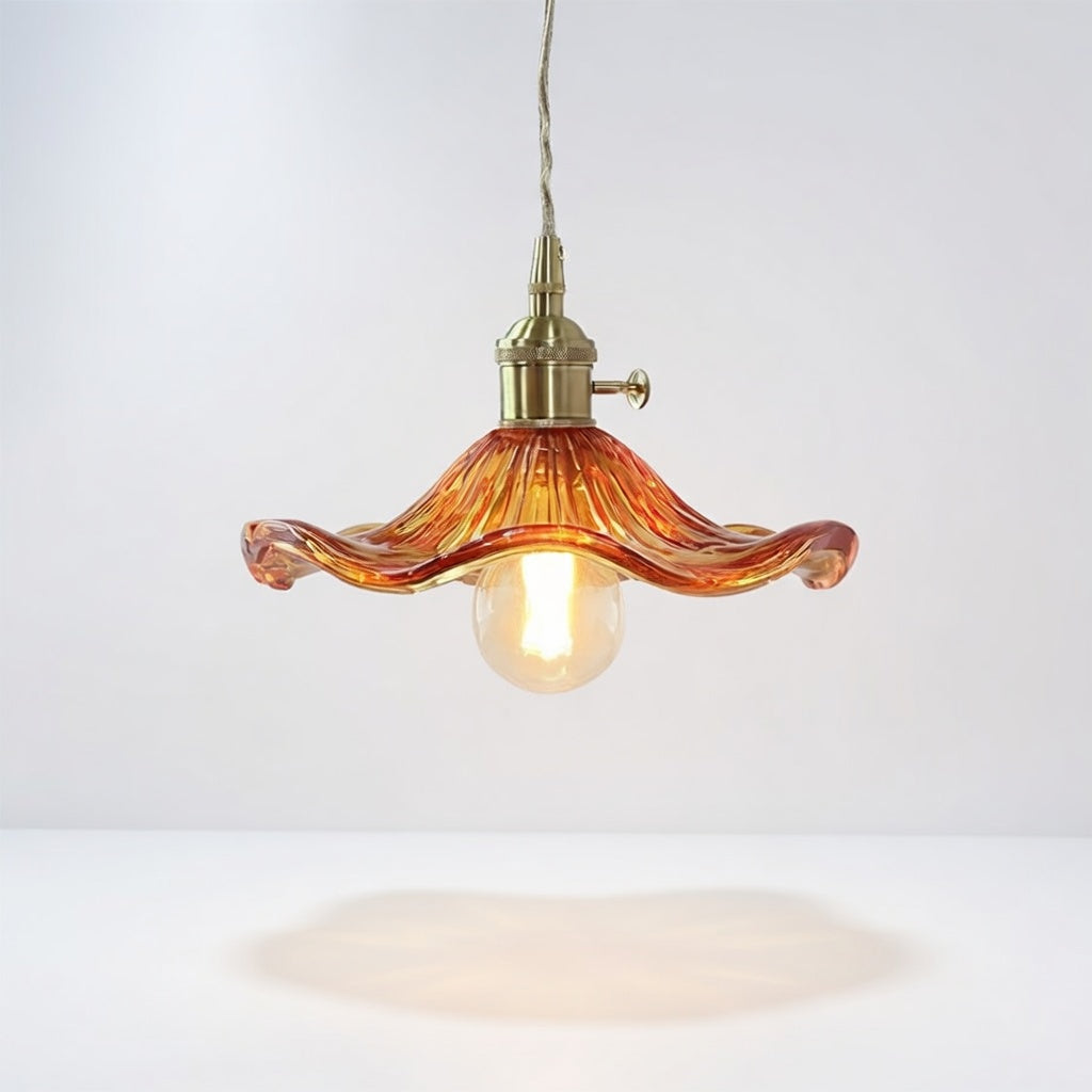 FloraLuxe | Élégante Suspension Fleurie en Verre et Laiton