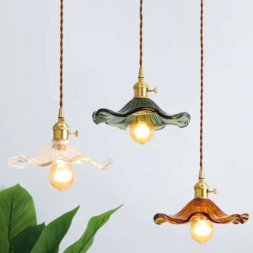 FloraLuxe | Élégante Suspension Fleurie en Verre et Laiton 2