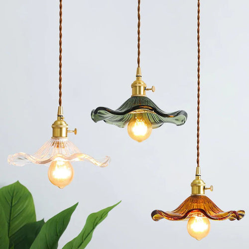 FloraLuxe | Élégante Suspension Fleurie en Verre et Laiton 2