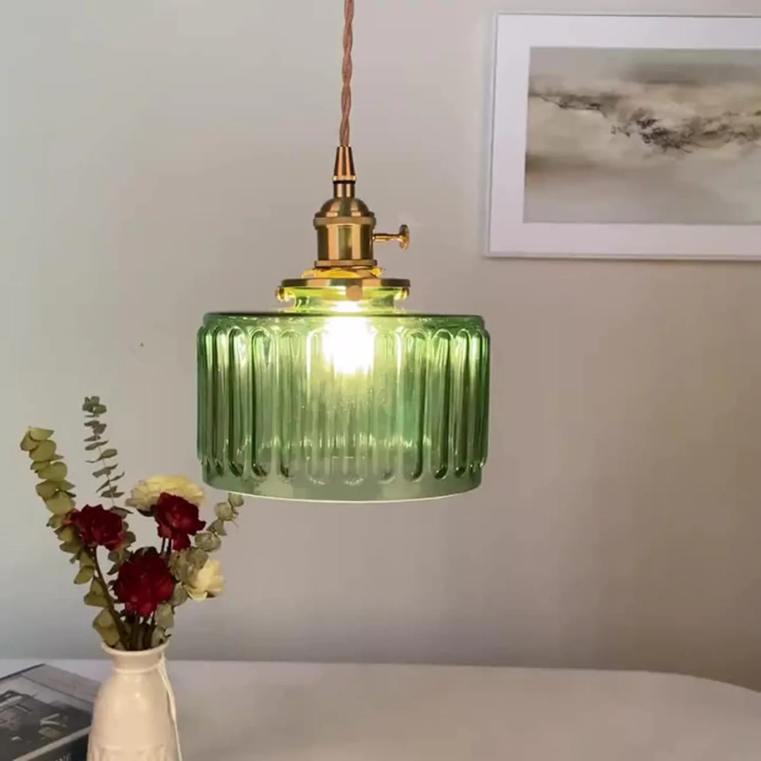 VerreNoble | Élégante Lampe Suspendue en Verre Vert et Laiton 3